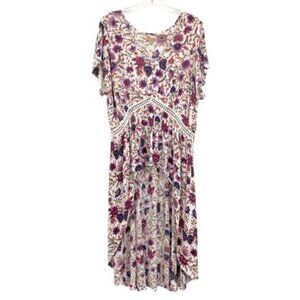 Wonderly Curvy Hi Low Floral Top